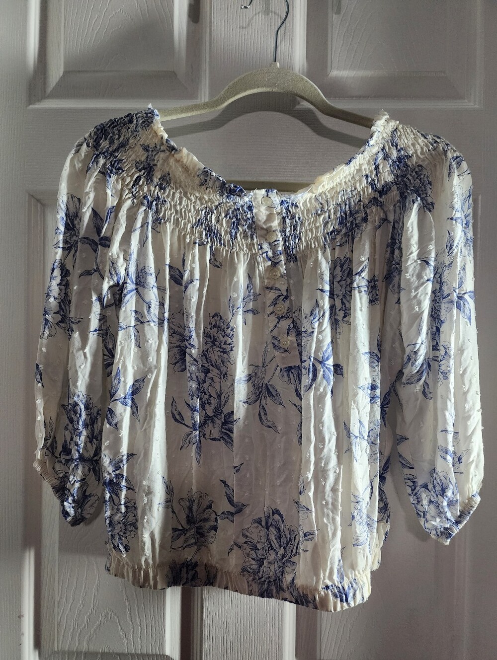 NWT Blue and Off-White Floral Women’s Top By Socialite